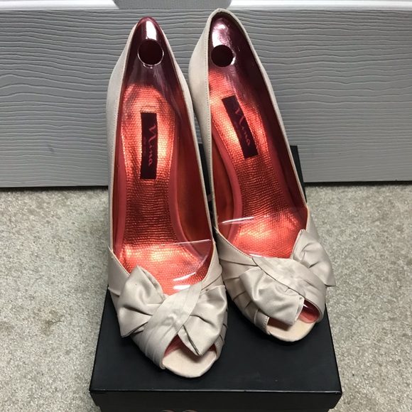 Nina Forbes Peep Toe Pumps, Powder Sand. Size 10 - Picture 2 of 7